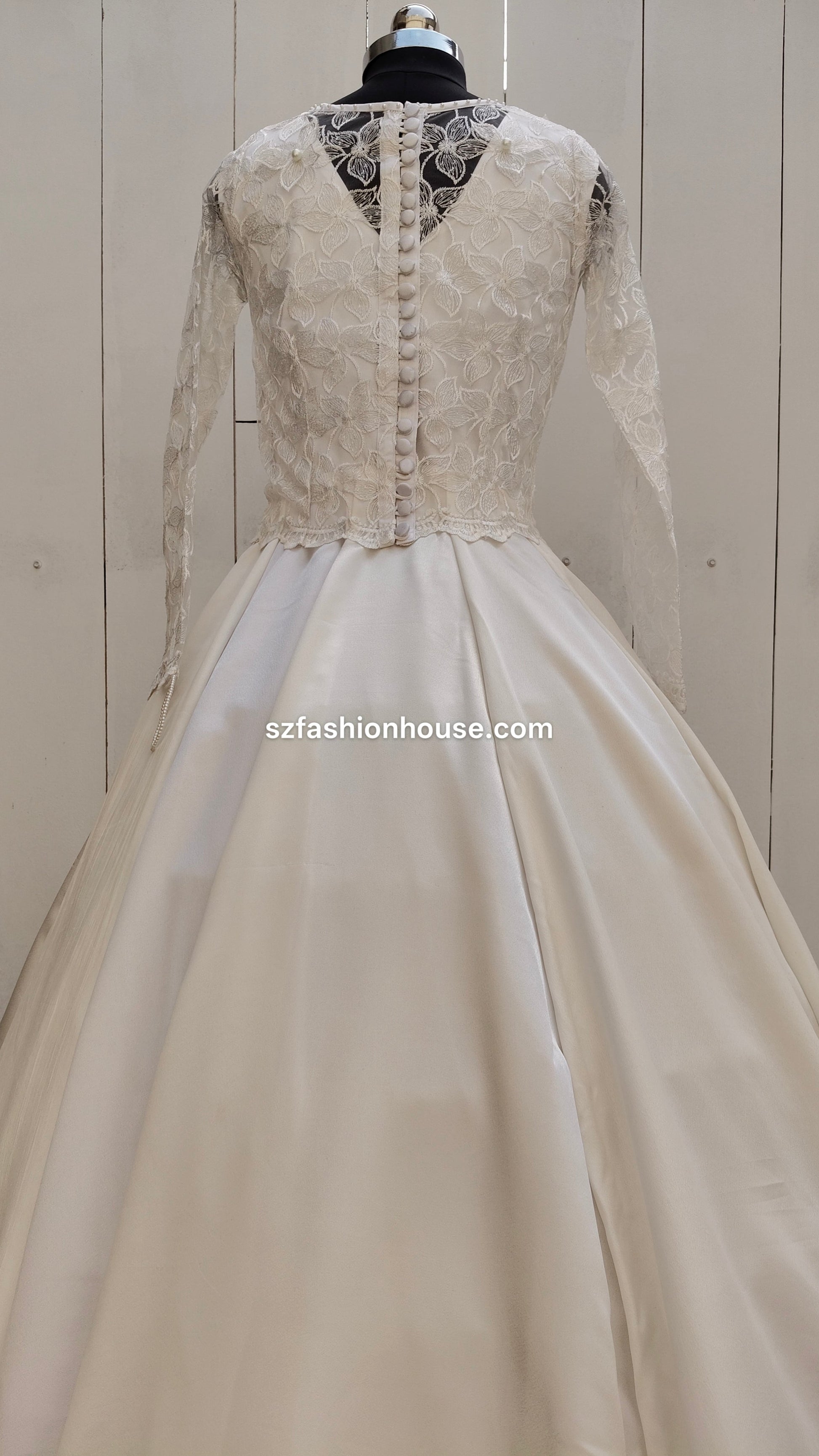 White lace wedding dress 