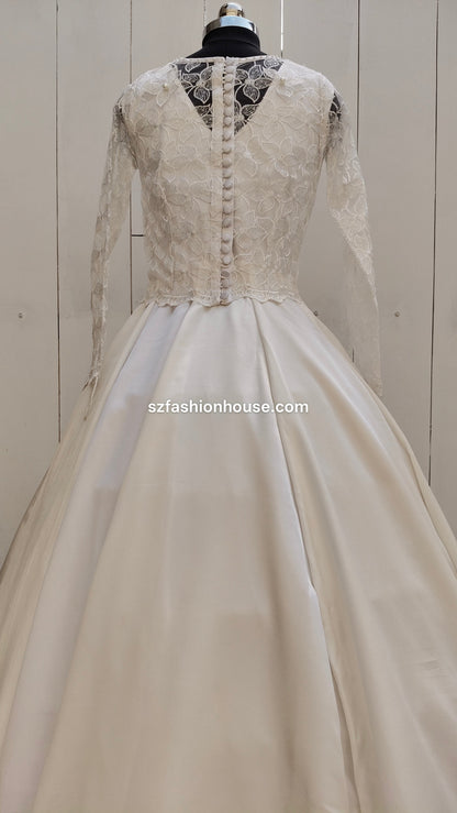 White lace wedding dress 