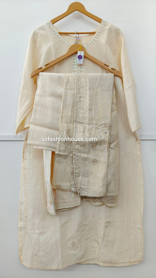 Beige traditional outfit with embroidered details 