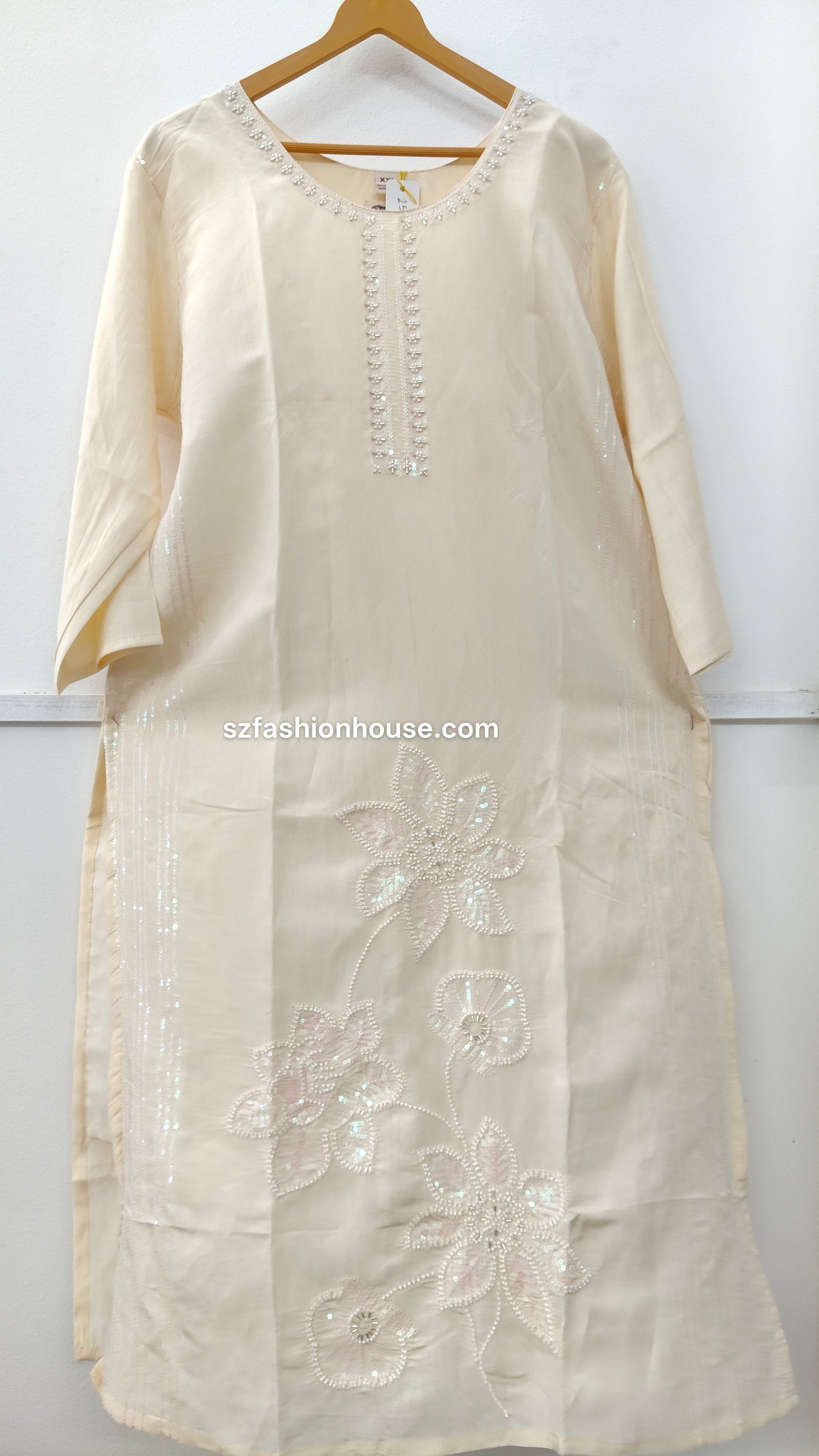 Beige kurta with floral embroidery