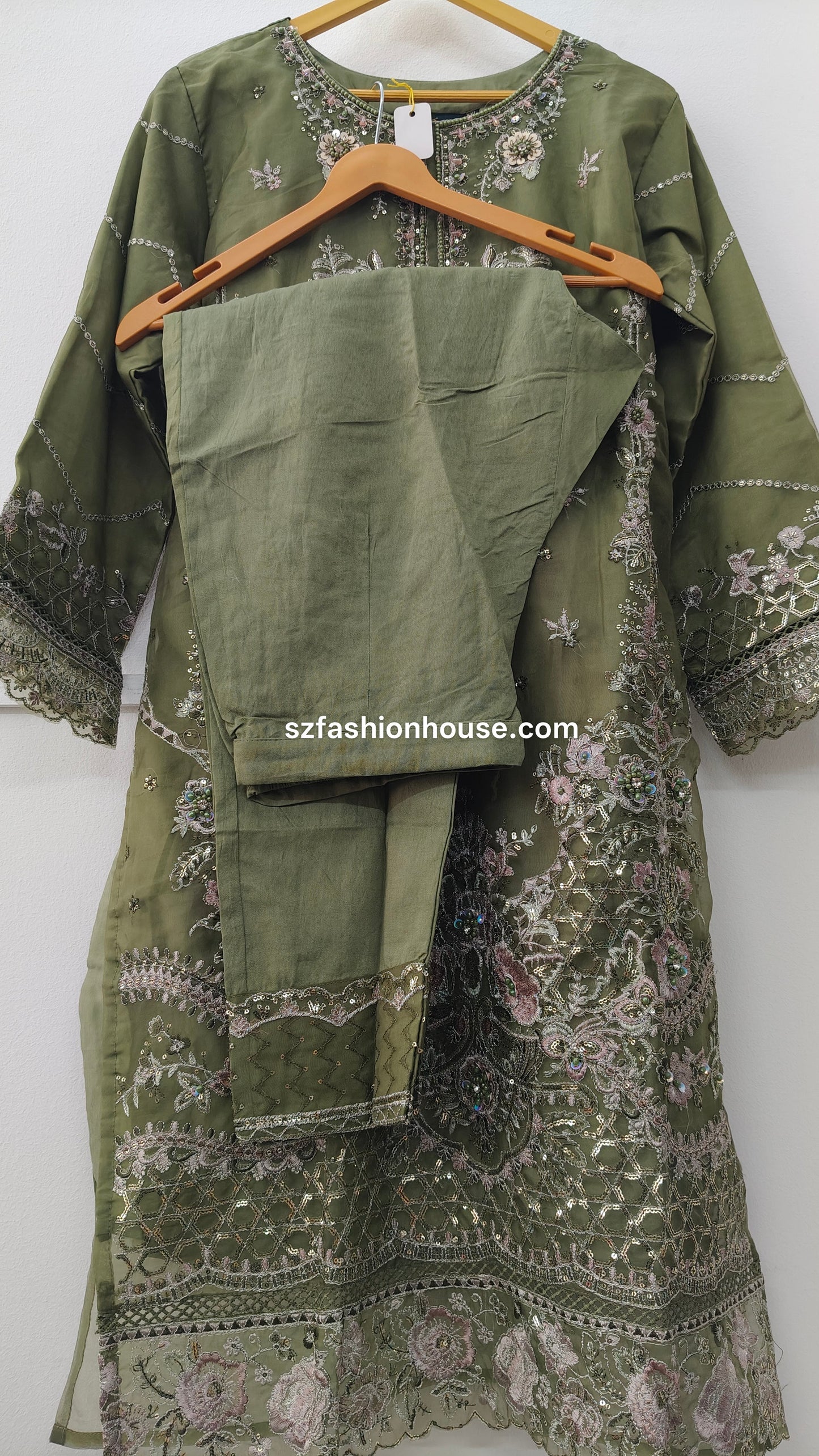 Green embroidered outfit 