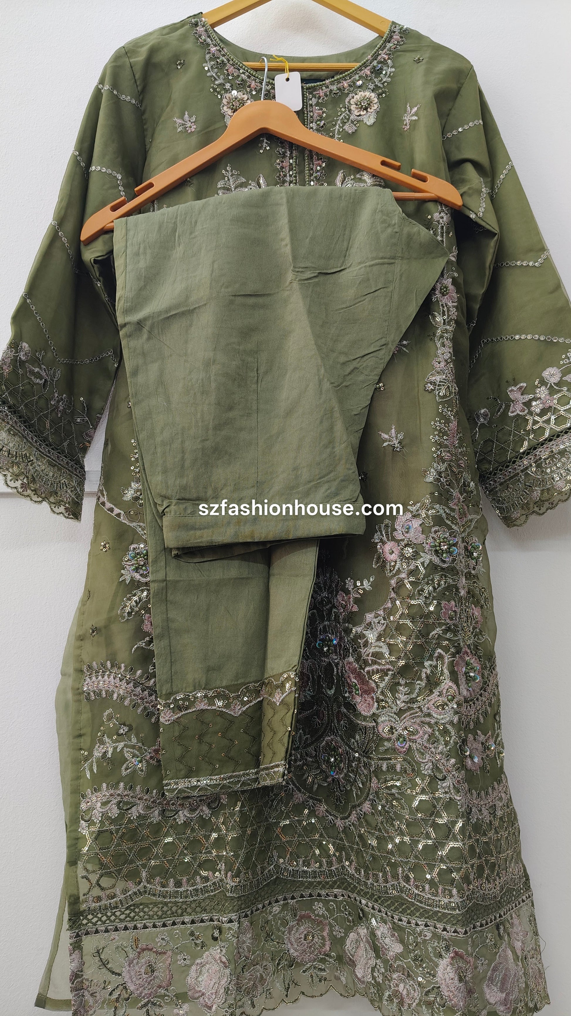 Green embroidered outfit 