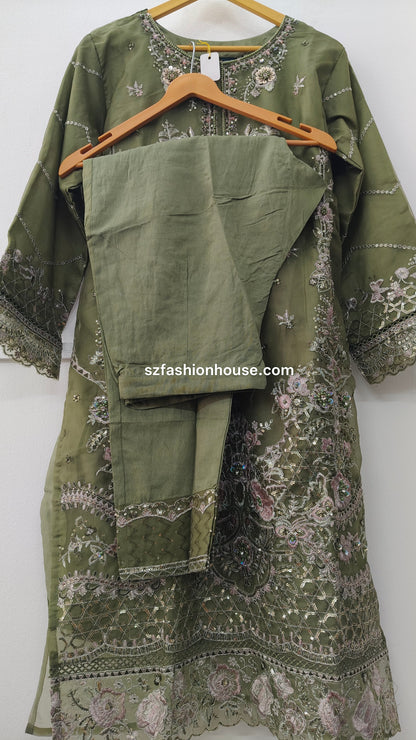 Green embroidered outfit 